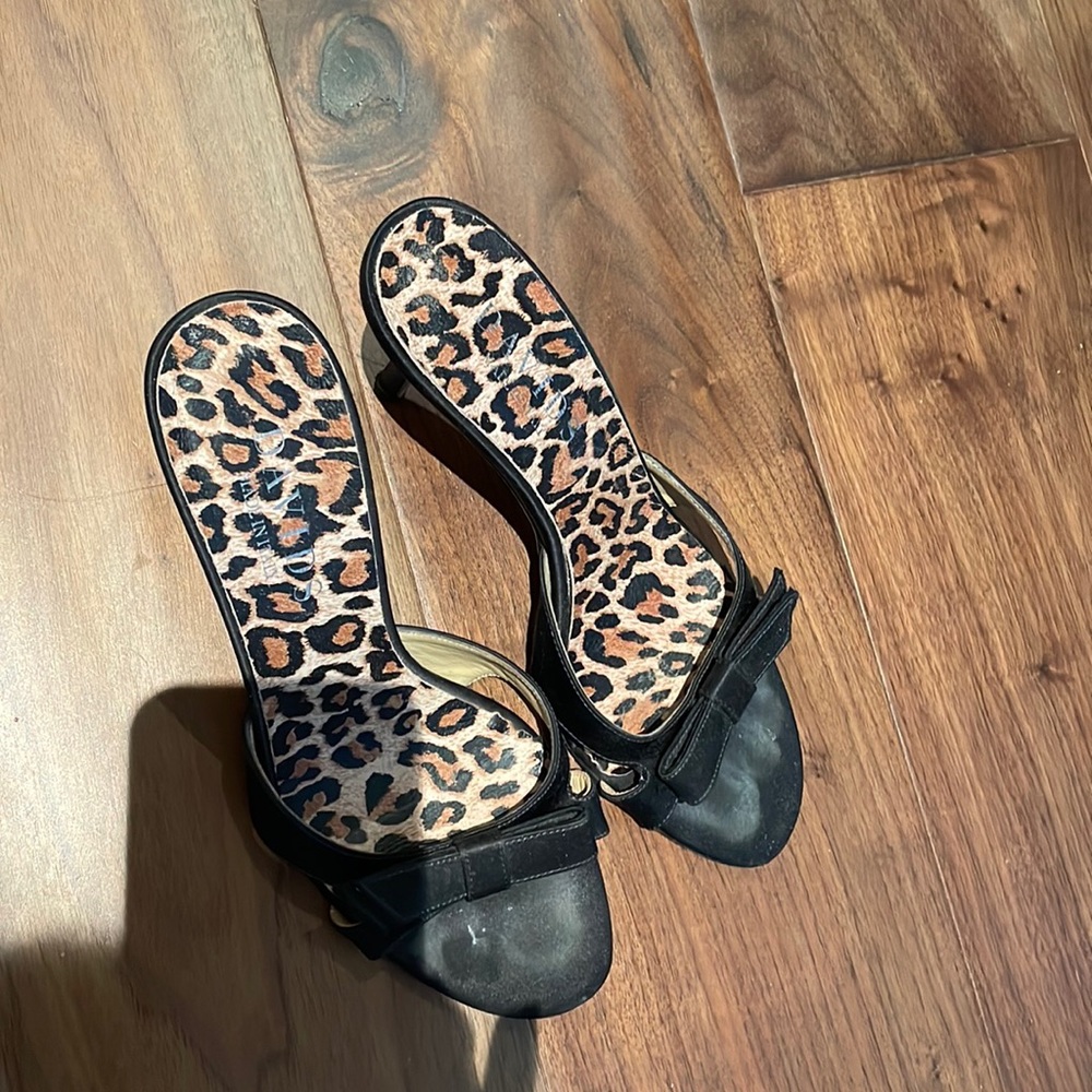 Good condition only worn twice. Made in Italy